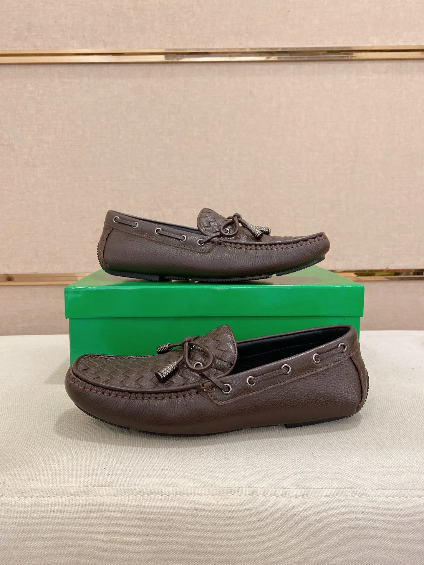 Men's shoes 💰 400💰 (Niu Li + Niu Pad) [BV] latest hot style‼ ️Casual men's shoes, uppers imported deer pattern first-layer cowhide ➕Full imported cowhide lining✔️Exquisite workmanship, excellent foot feel, special rubber soles✔️, cool and fashionable, the latest fashion, fashionable outsole, hurry up. Code number: 38-44 (can be customized to 37.45, non-refundable)
